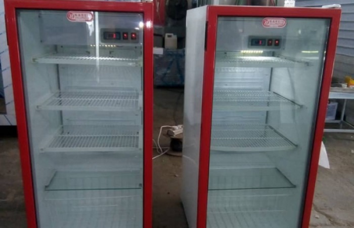 yakhchal-vitrini-9-foot-2