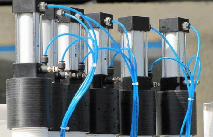 دستگاه-پرکن-و-در-بند-روتاری-مخصوص-مواد-اسیدی-و-خورنده-ماشین-سازی-توان-صنعت-رضا-نیازمند-600x450