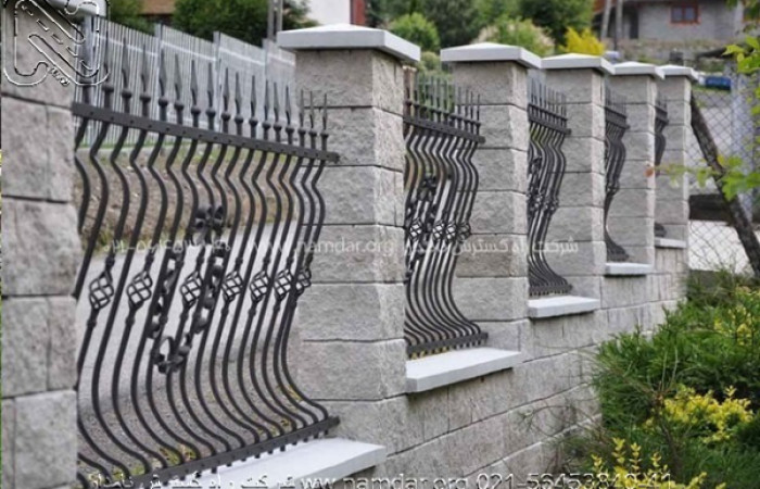 نصب نرده روی دیوار نمادار